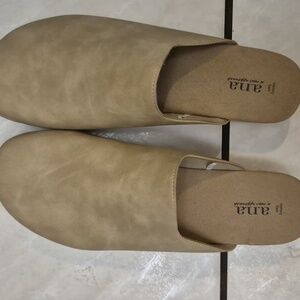 New Anna Diego Tan Clog, Size 11